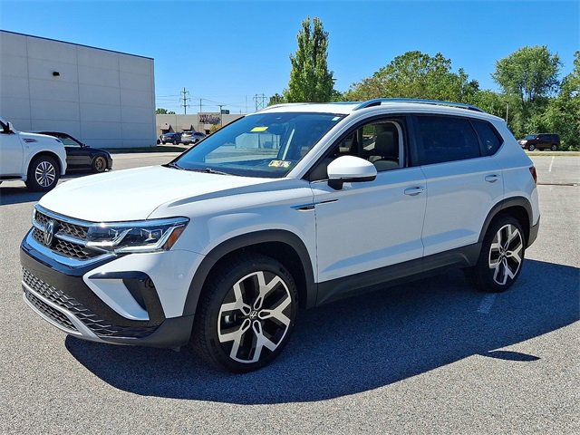 Used 2022 Volkswagen Taos SEL w/ Panoramic Sunroof Package image 8