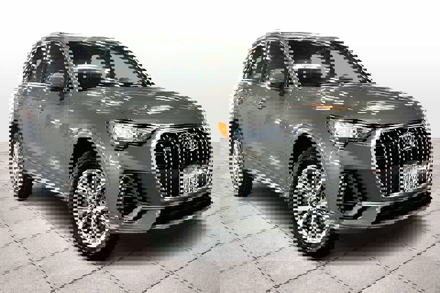 Used 2022 Audi Q3 2.0T Premium w/ Convenience Package image 2