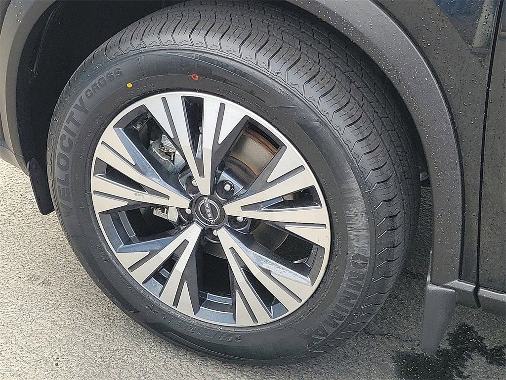 Used 2023 Nissan Rogue SV image 24