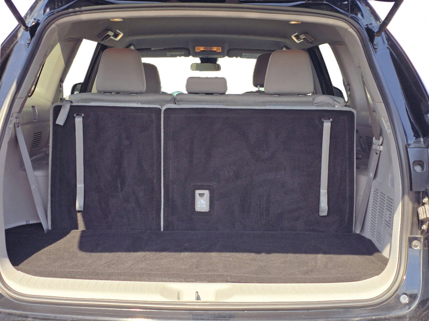 Used 2018 Toyota Highlander LE image 11