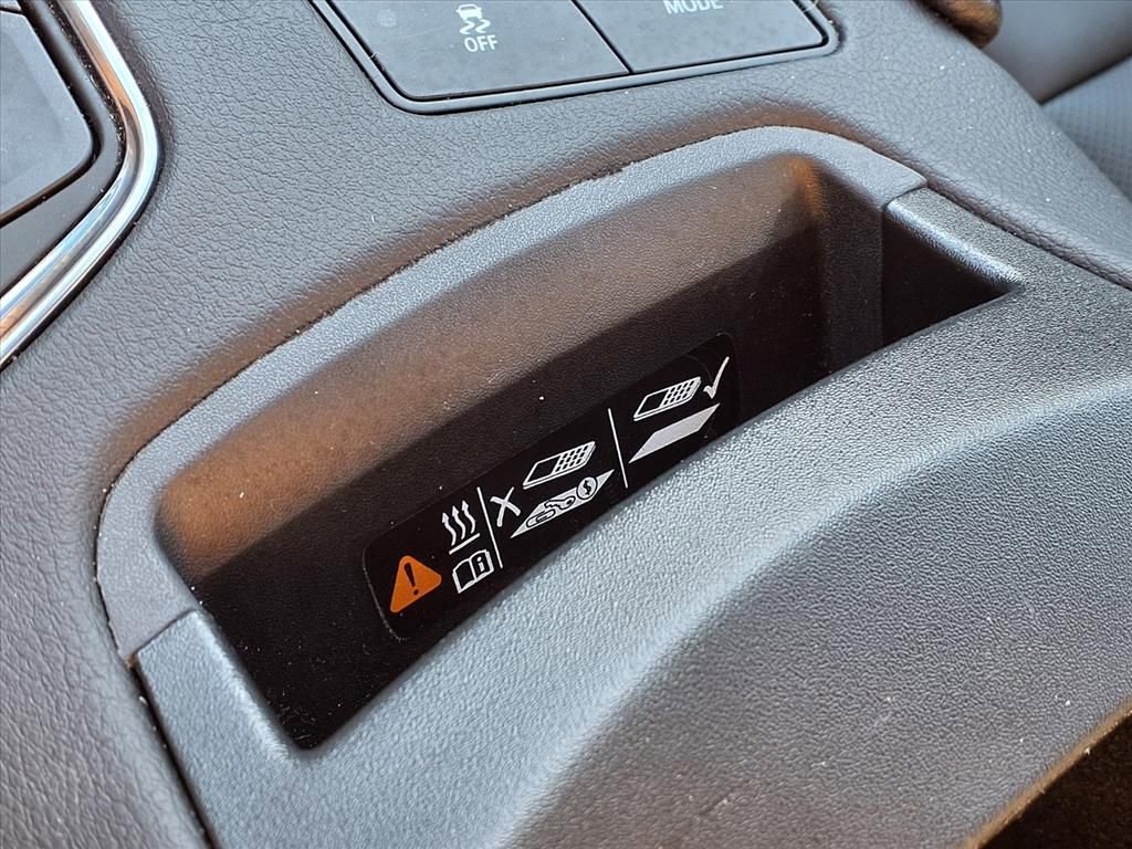 Used 2025 Cadillac XT5 Premium Luxury image 16