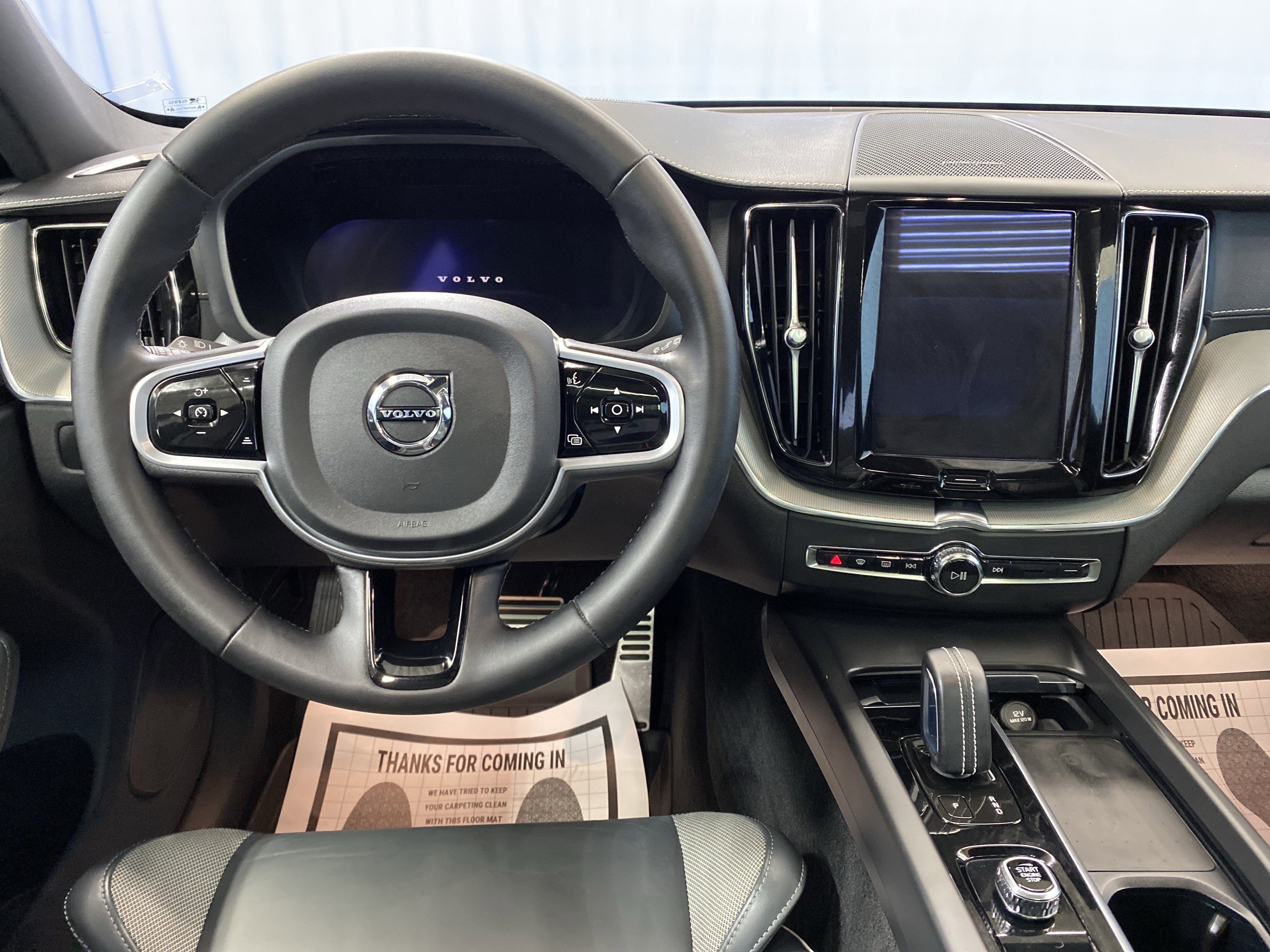 Used 2022 Volvo XC60 B5 R-Design image 31