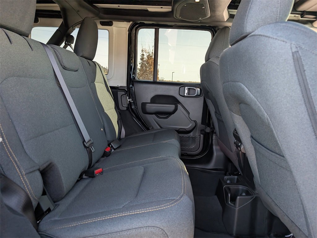 Used 2025 Jeep Wrangler Sport S image 24