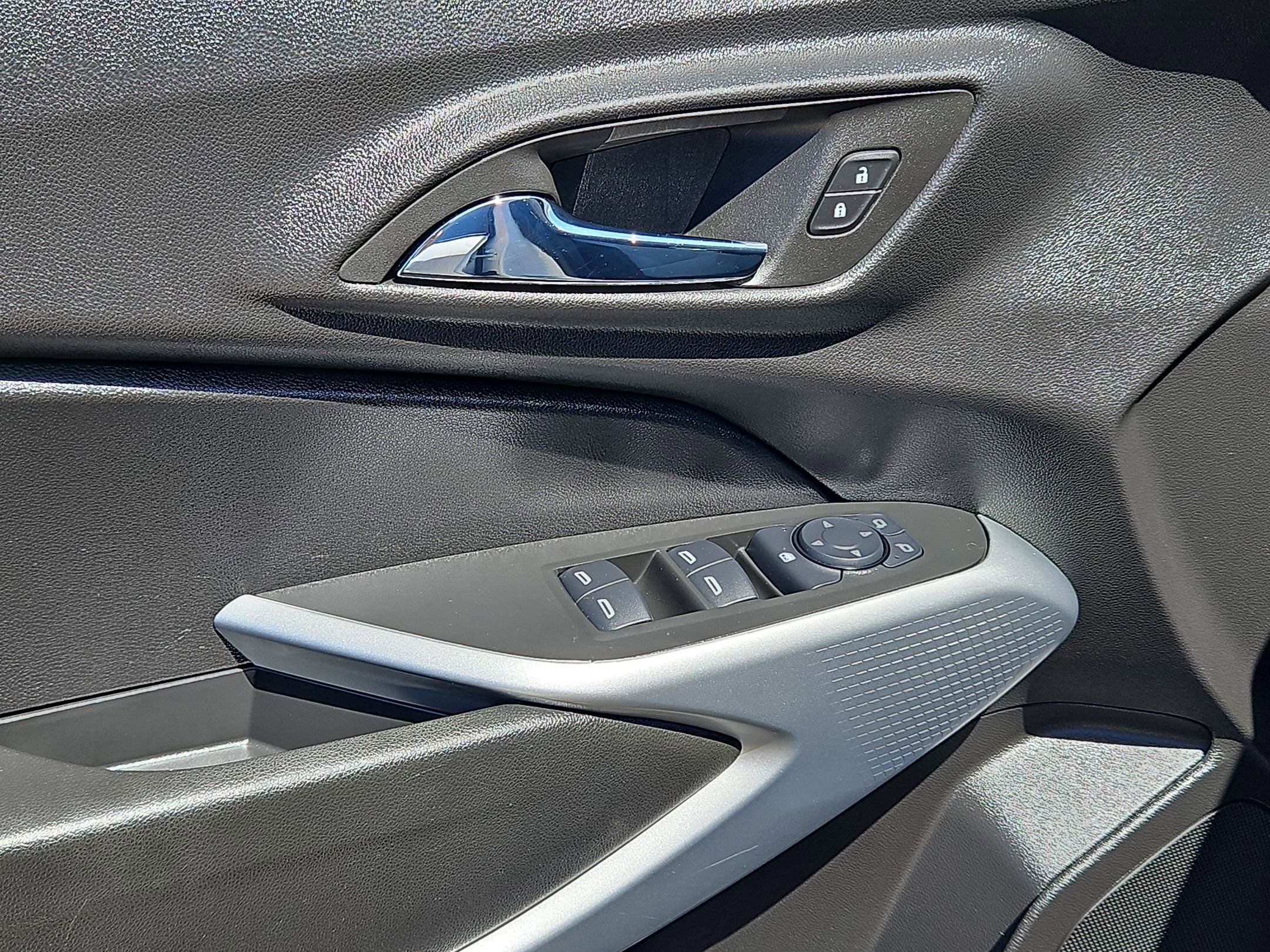 Certified 2025 Chevrolet Trax LS w/ LS Convenience Package image 12