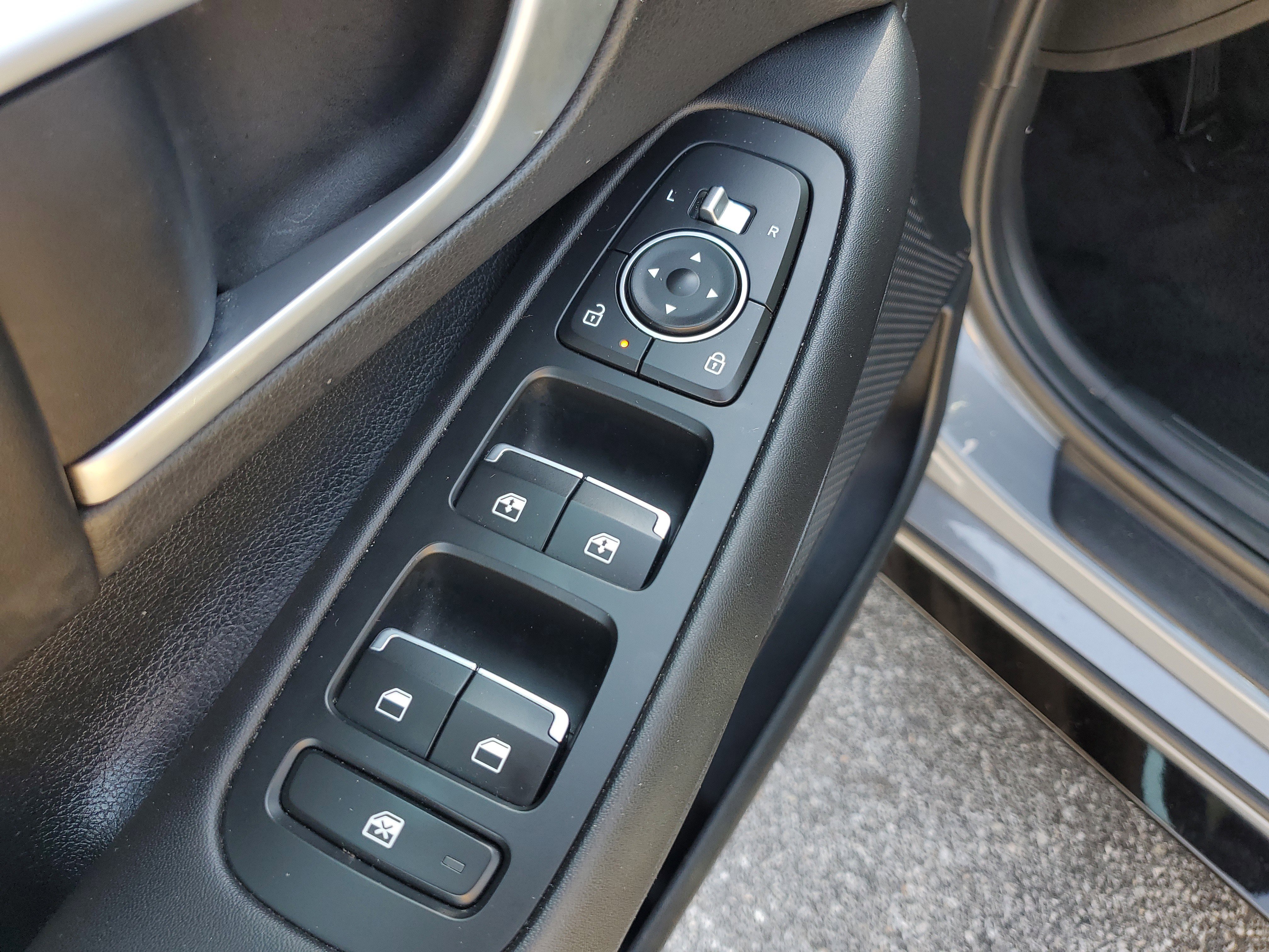 Used 2025 Hyundai Sonata SEL FWD image 16