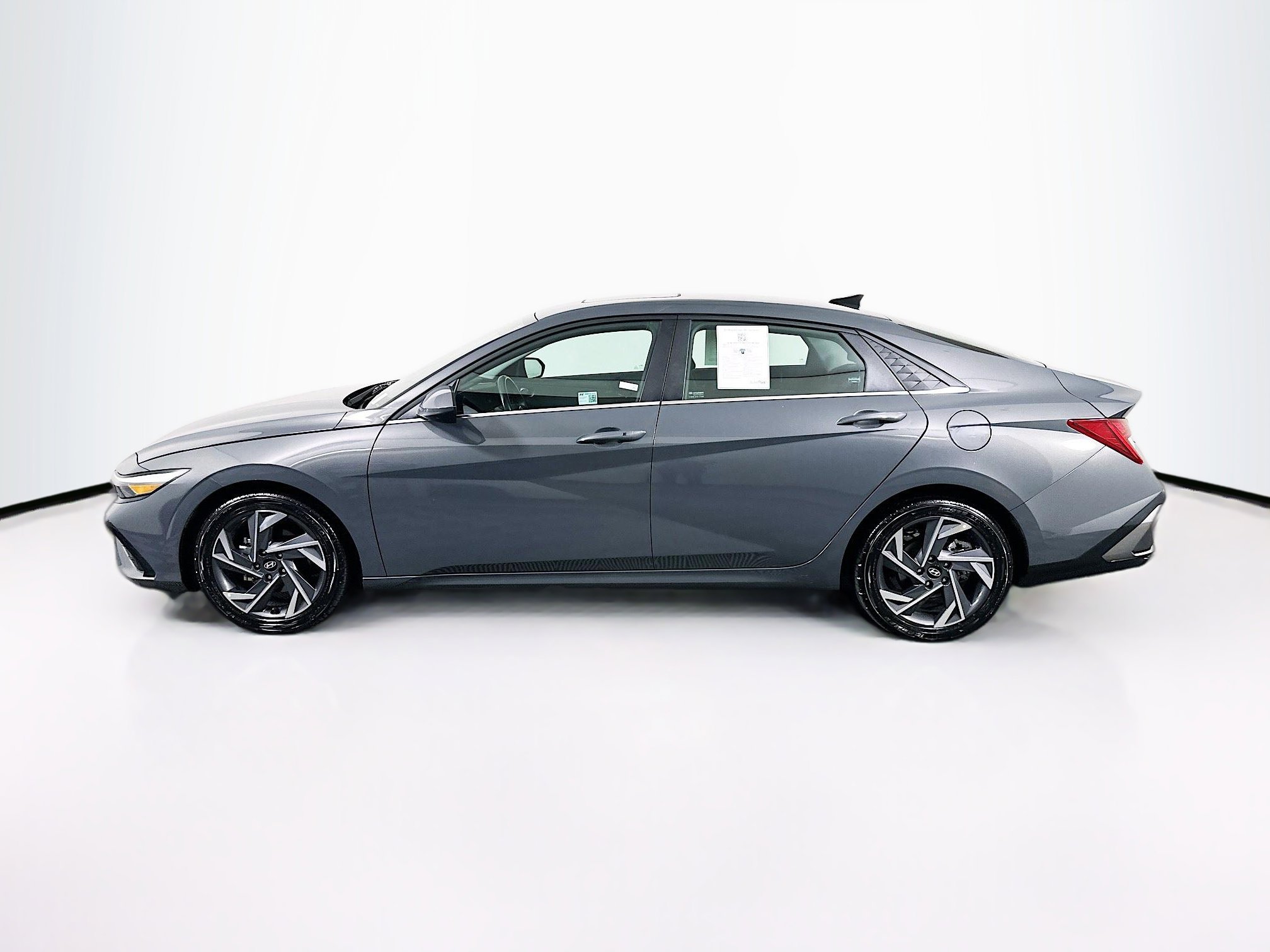 Used 2025 Hyundai Elantra SEL FWD image 4