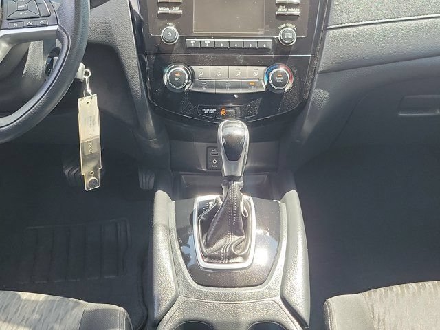 Used 2017 Nissan Rogue S FWD image 16