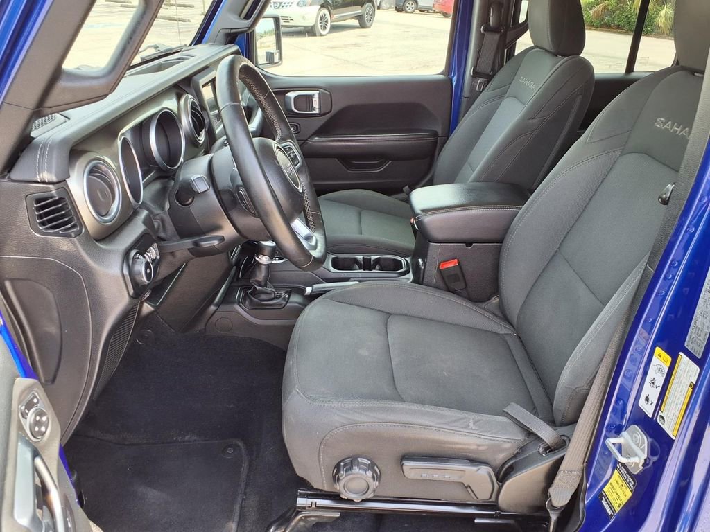 Used 2018 Jeep Wrangler Unlimited Sahara w/ Dual Top Group AWD/4WD image 24