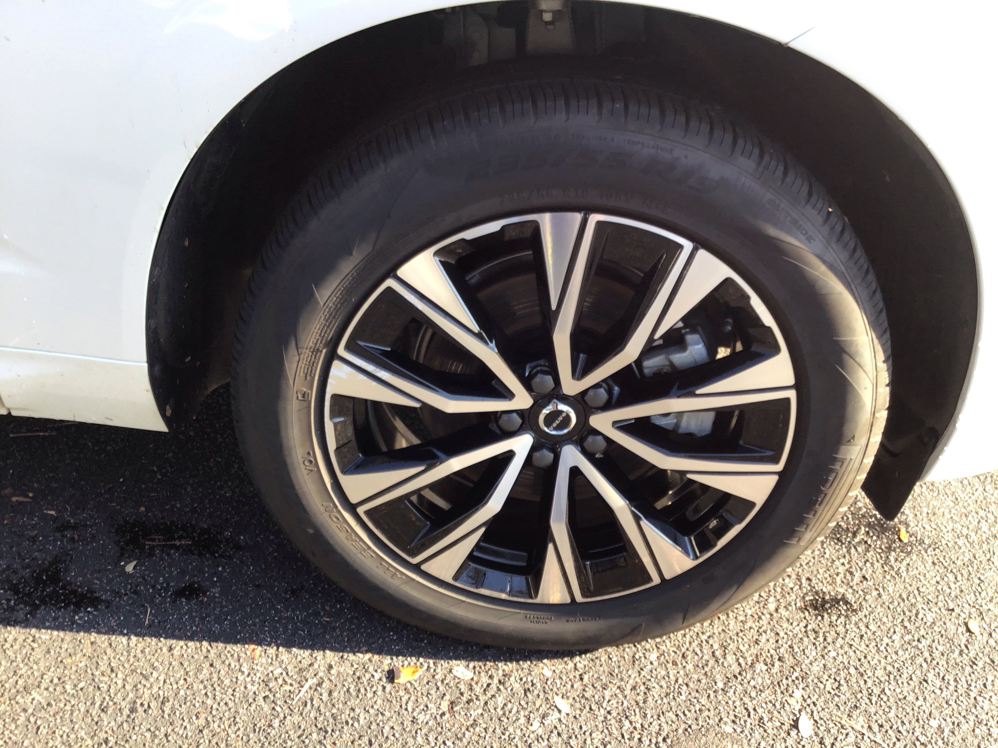 Certified 2025 Volvo XC60 B5 Plus image 13