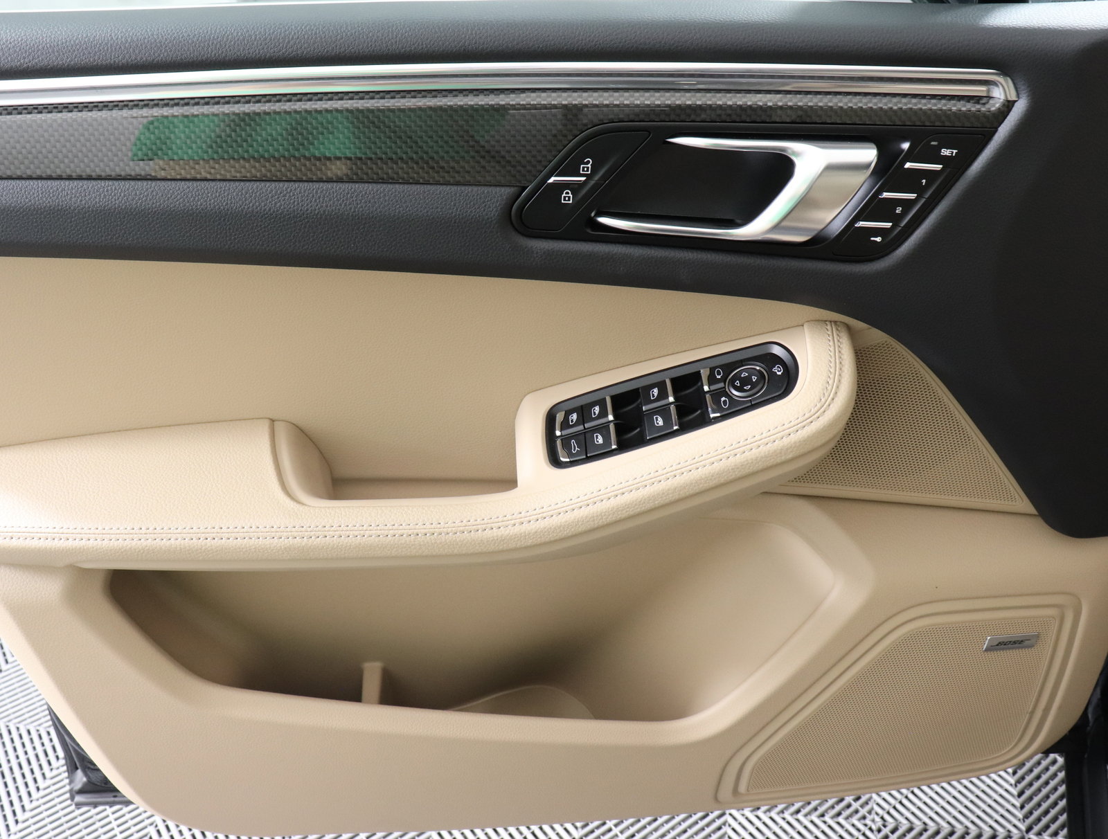 Used 2025 Porsche Macan image 24