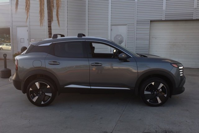 New 2025 Nissan Kicks SR image 3