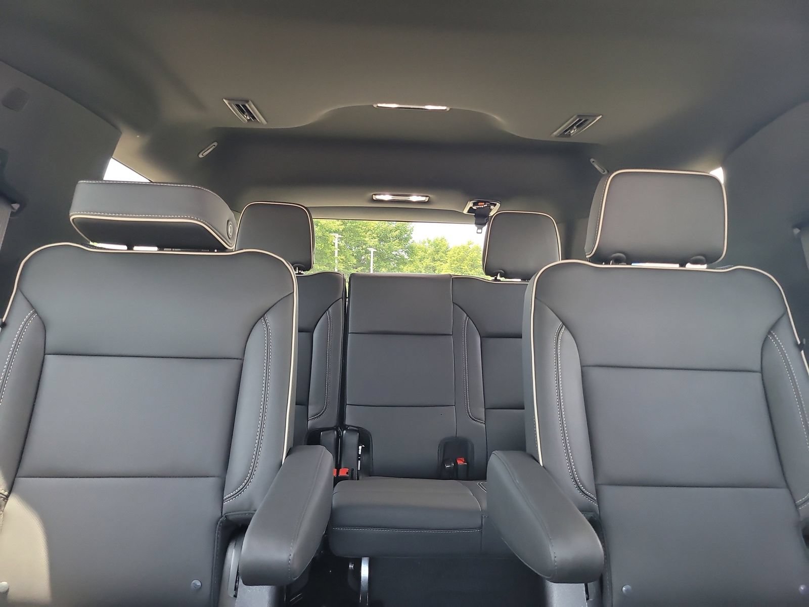 Used 2026 Chevrolet Tahoe Premier w/ Sun And Tow Package AWD/4WD image 24