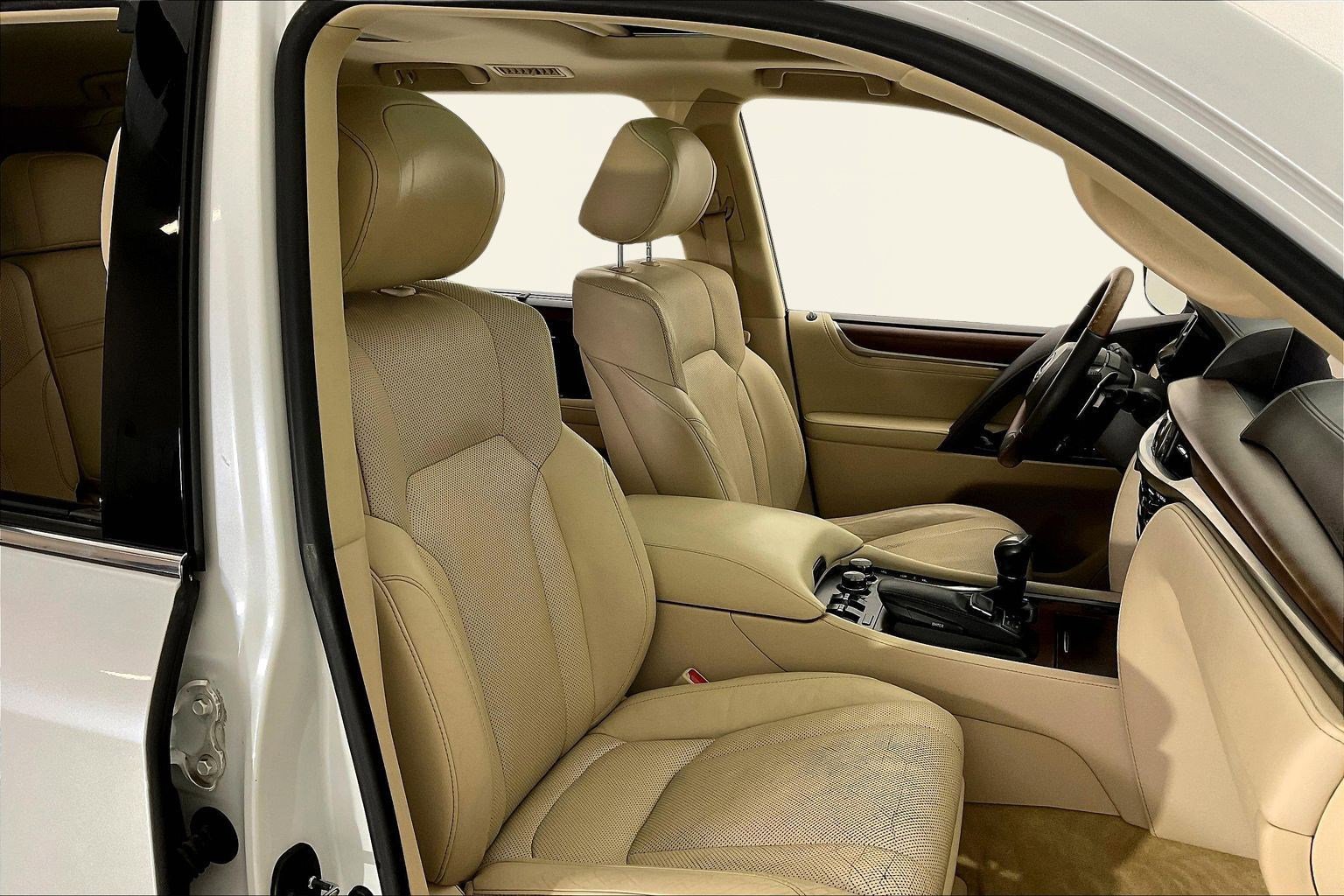 Used 2019 Lexus LX 570 4WD w/ Luxury Package image 30