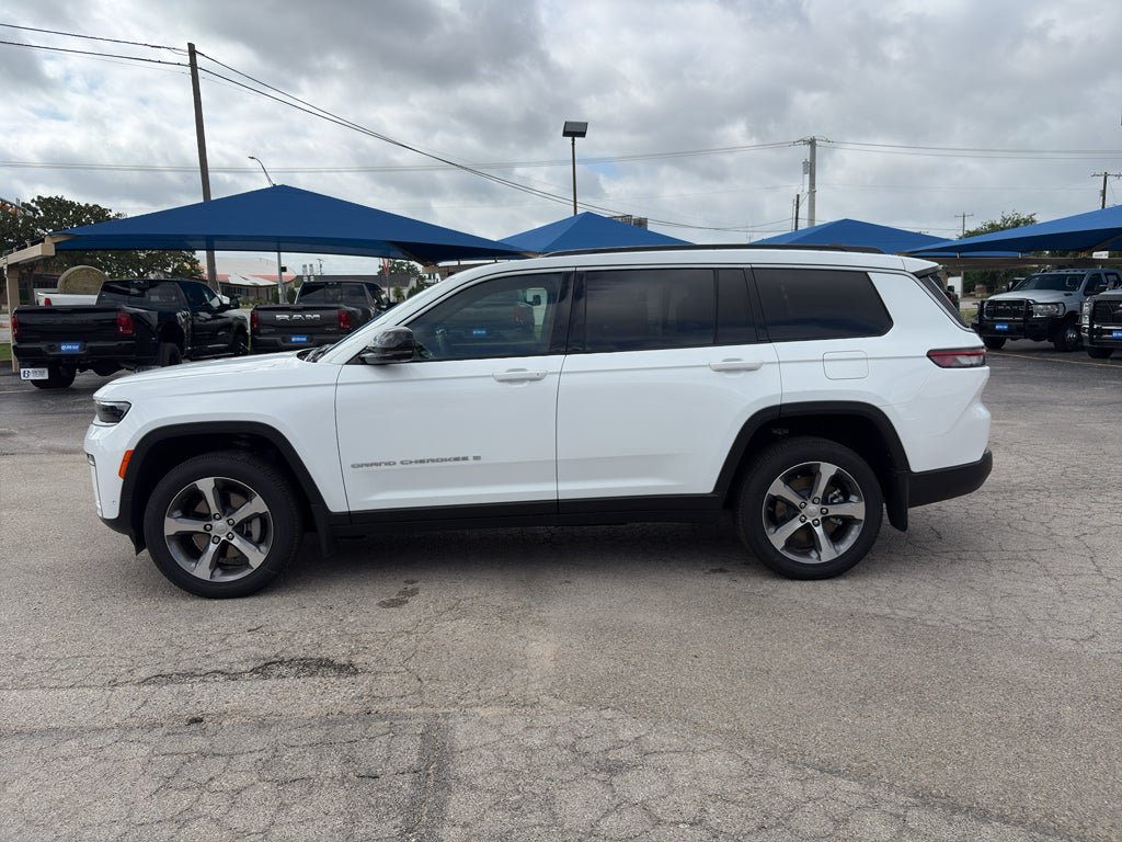 New 2026 Jeep Grand Cherokee L Limited w/ Luxury Tech Group II RWD image 9
