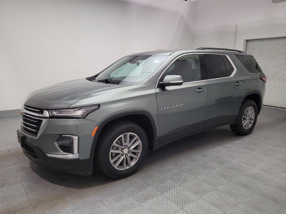 Used 2022 Chevrolet Traverse LT FWD image 2