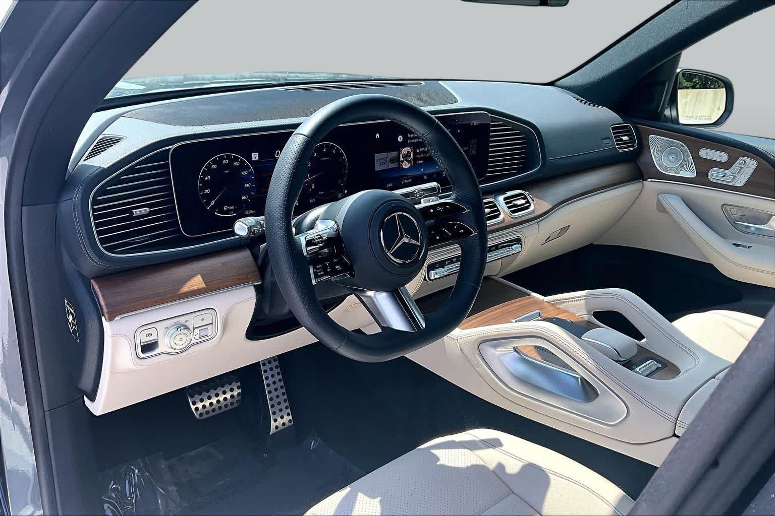 Used 2024 Mercedes-Benz GLS 450 4MATIC image 18