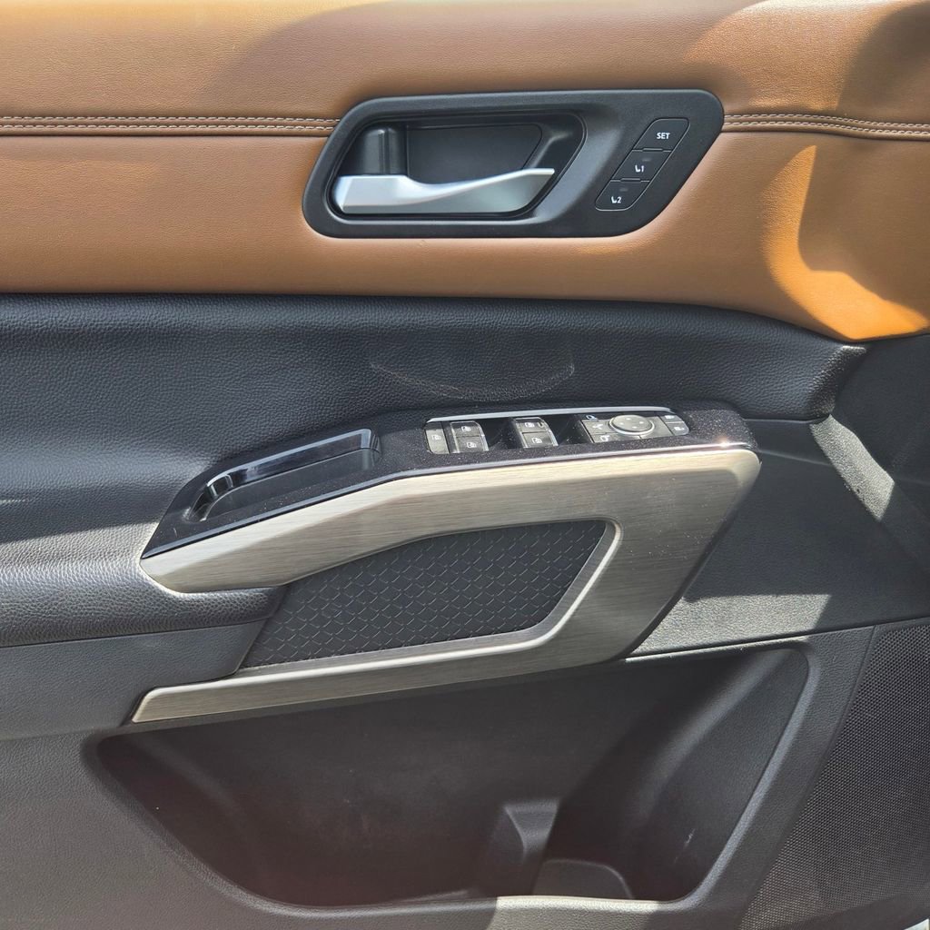 Used 2022 Nissan Pathfinder Platinum w/ Cargo Package AWD/4WD image 12