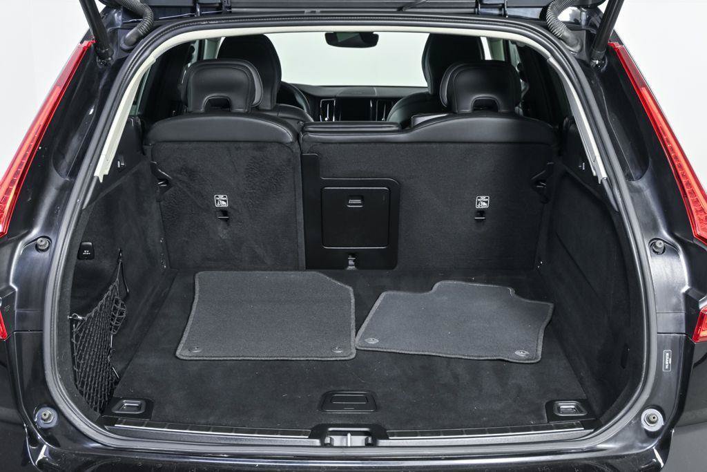 Certified 2023 Volvo XC60 B5 Ultimate AWD/4WD image 31