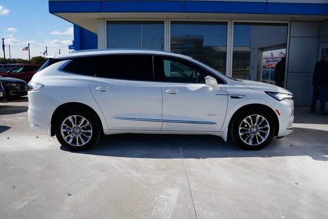 Used 2024 Buick Enclave Avenir image 38