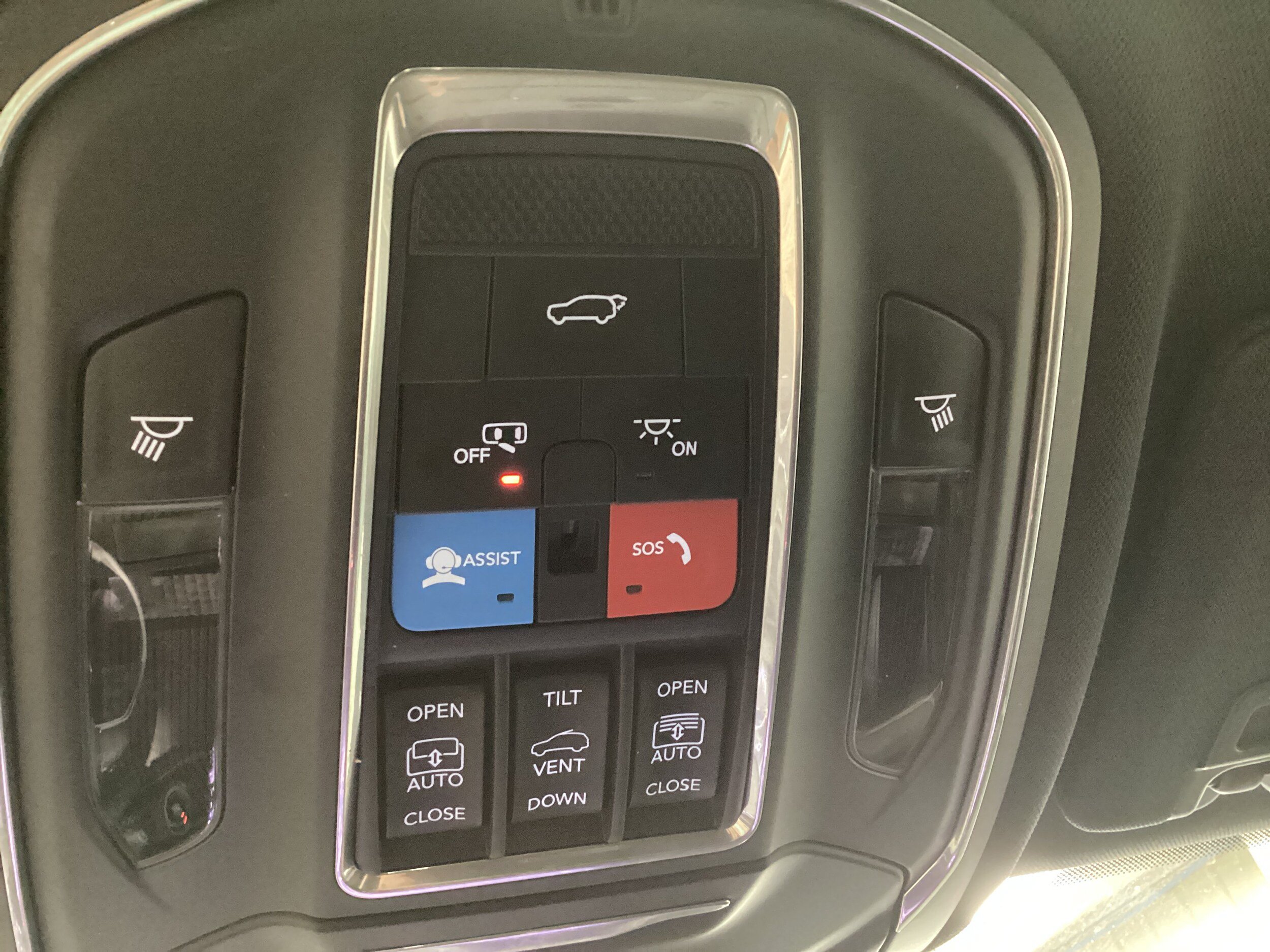 Used 2025 Jeep Grand Cherokee L Limited w/ Black Appearance Package AWD/4WD image 20