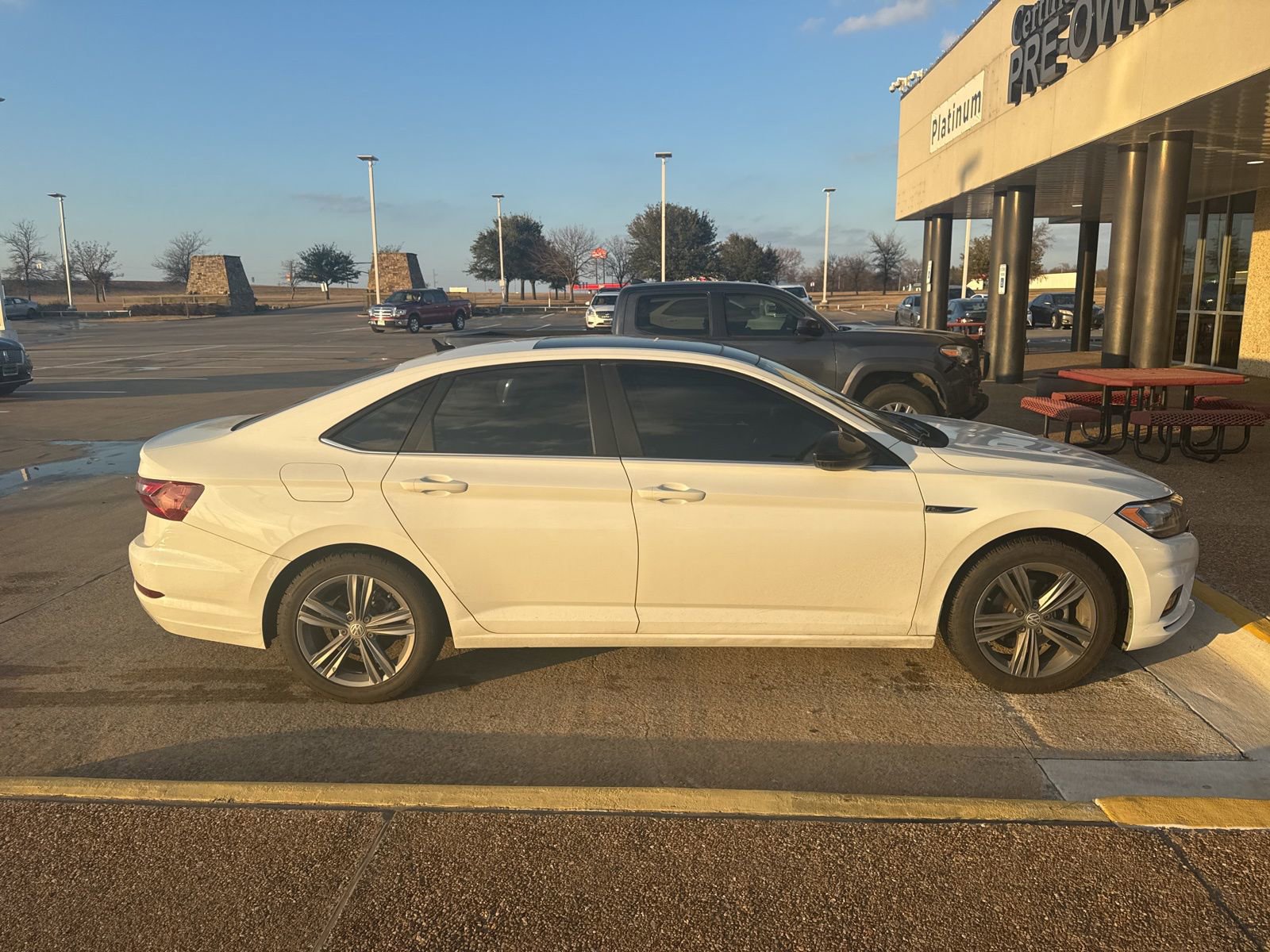 Used 2020 Volkswagen Jetta R-Line image 4