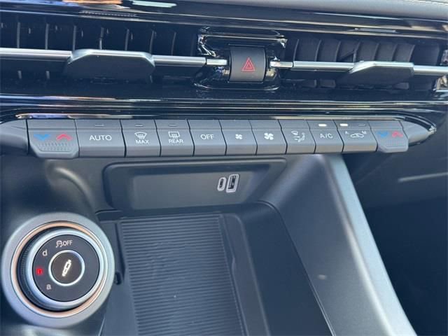 New 2025 Alfa Romeo Tonale w/ Premium Package image 16