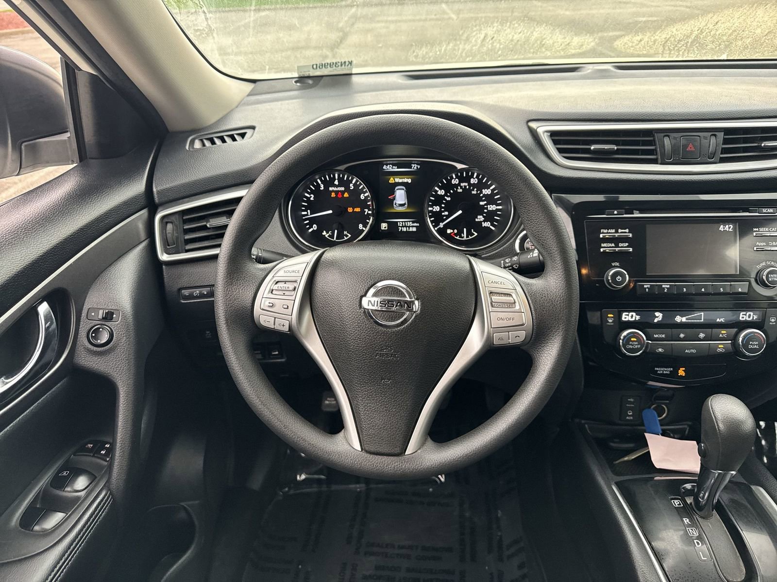 Used 2016 Nissan Rogue SV image 18