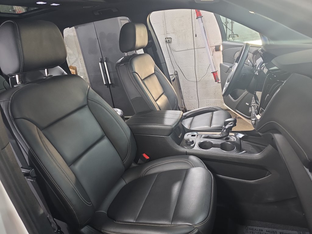Used 2023 Chevrolet Traverse LT w/ LT Premium Package AWD/4WD image 12