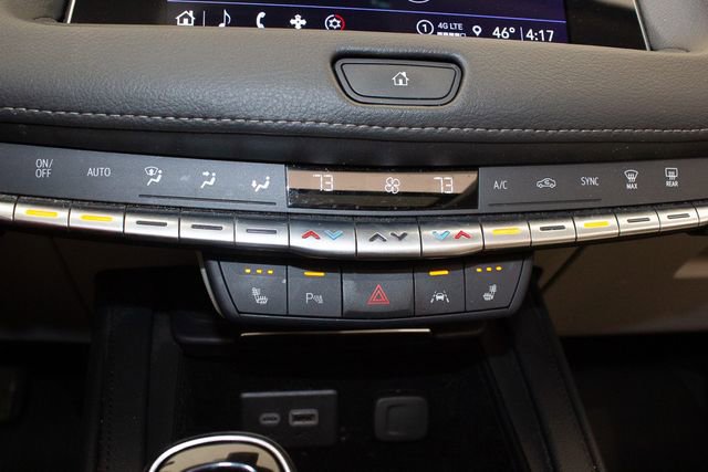 Used 2023 Cadillac XT4 Luxury w/ Cold Weather Package AWD/4WD image 32