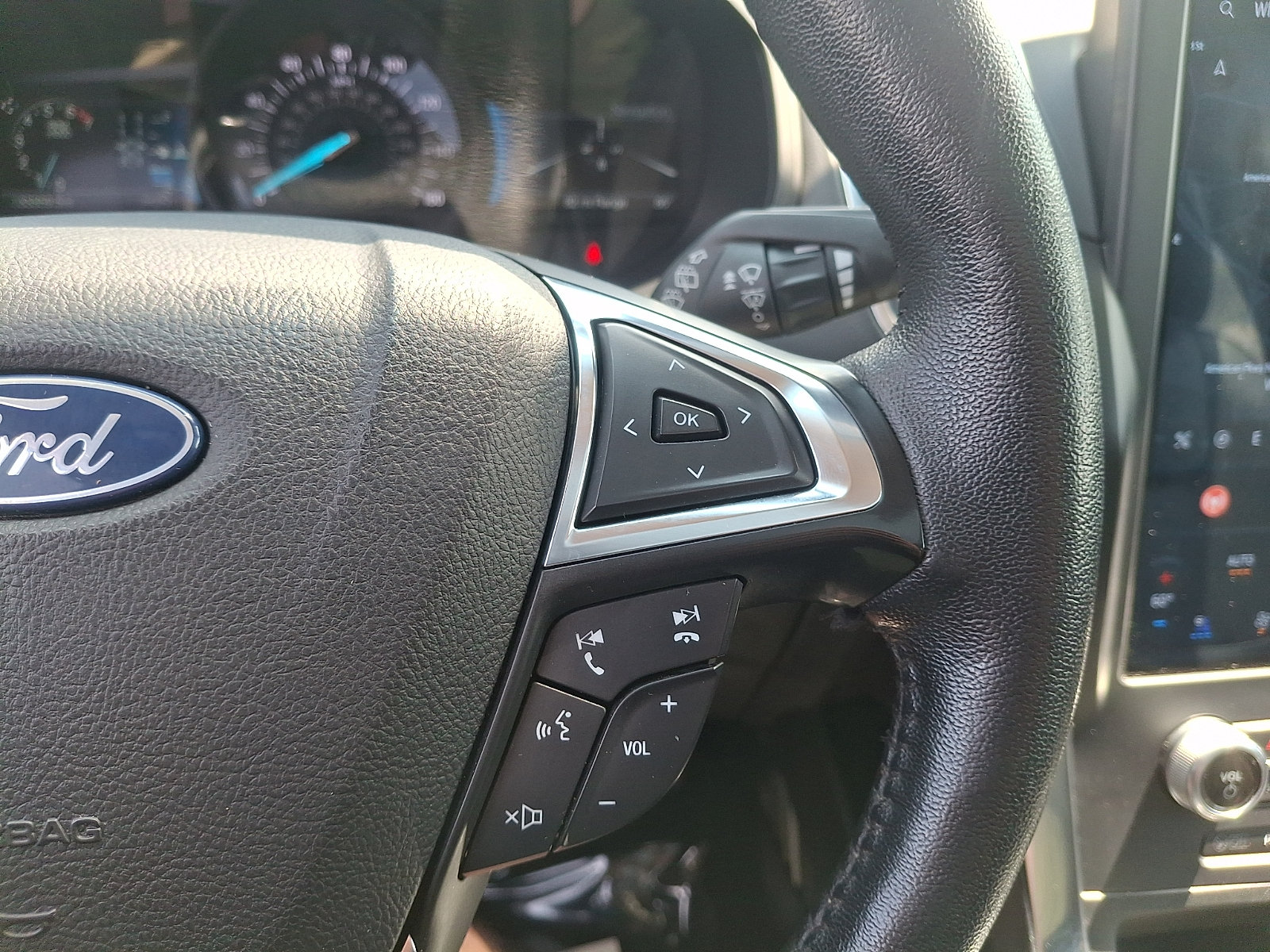 Used 2022 Ford Edge Titanium w/ Equipment Group 301A AWD/4WD image 23