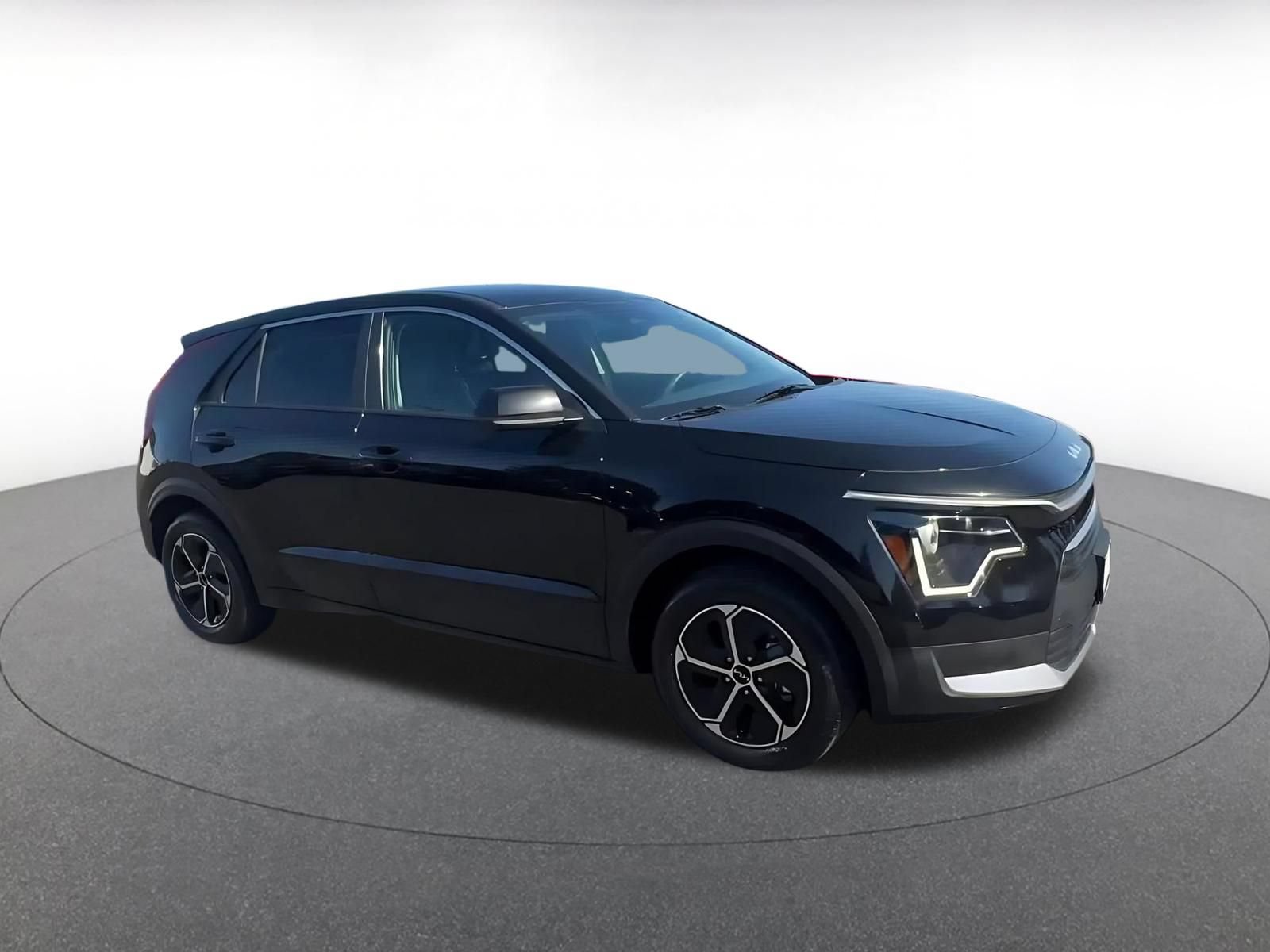 Used 2026 Kia Niro LX FWD image 2