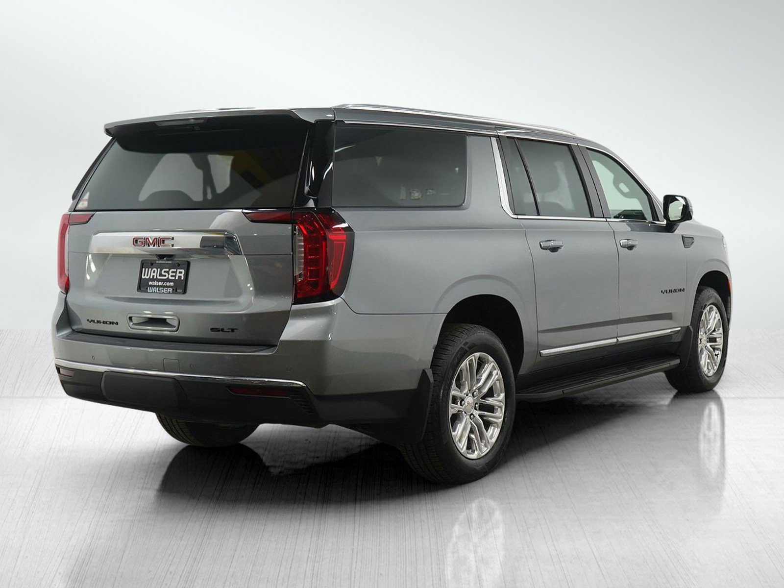 Used 2023 GMC Yukon XL SLT w/ SLT Premium Package image 5