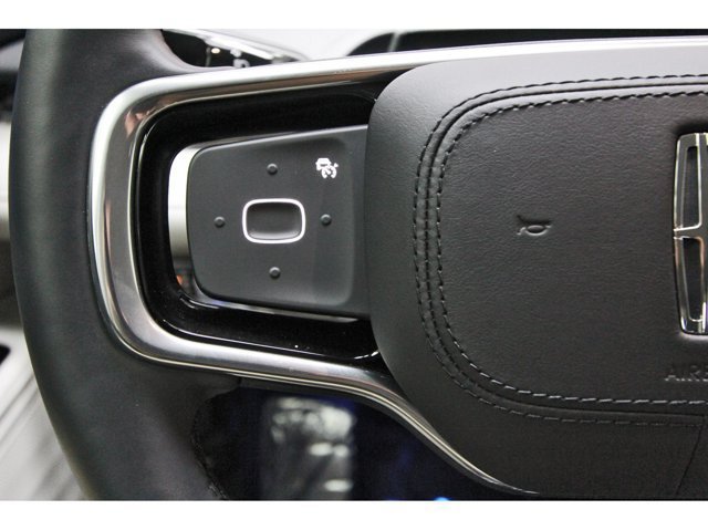 Used 2026 Lincoln Nautilus Premier AWD/4WD image 21