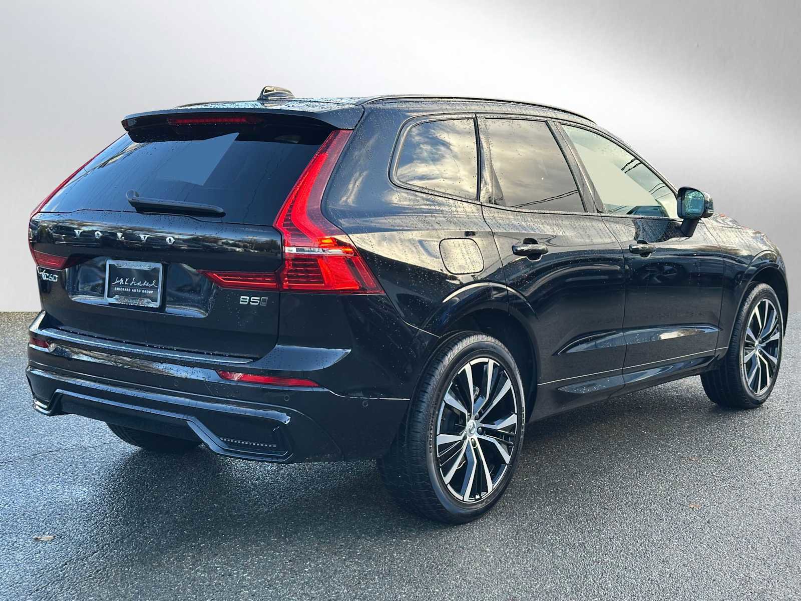 Used 2025 Volvo XC60 B5 Plus w/ Protection Package Premier image 3