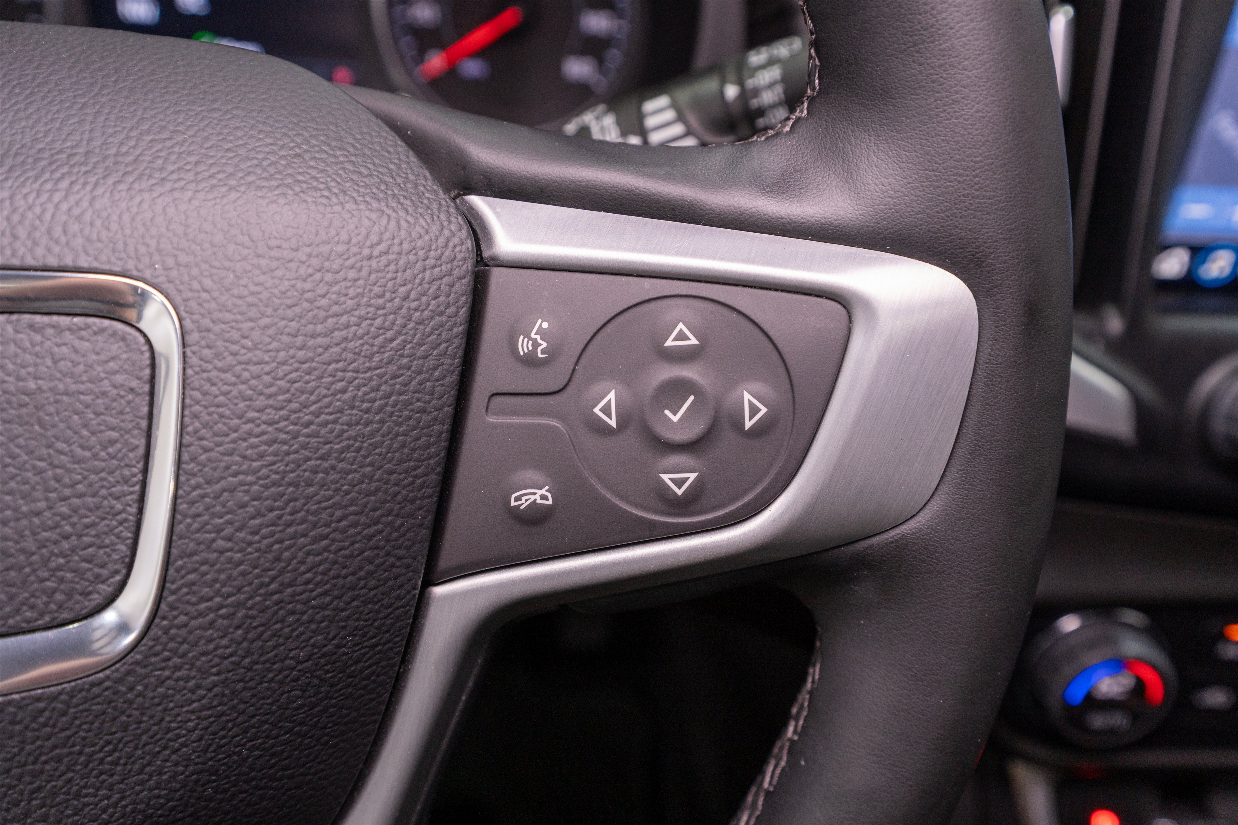 Used 2024 GMC Terrain SLT w/ Infotainment Package II FWD image 27