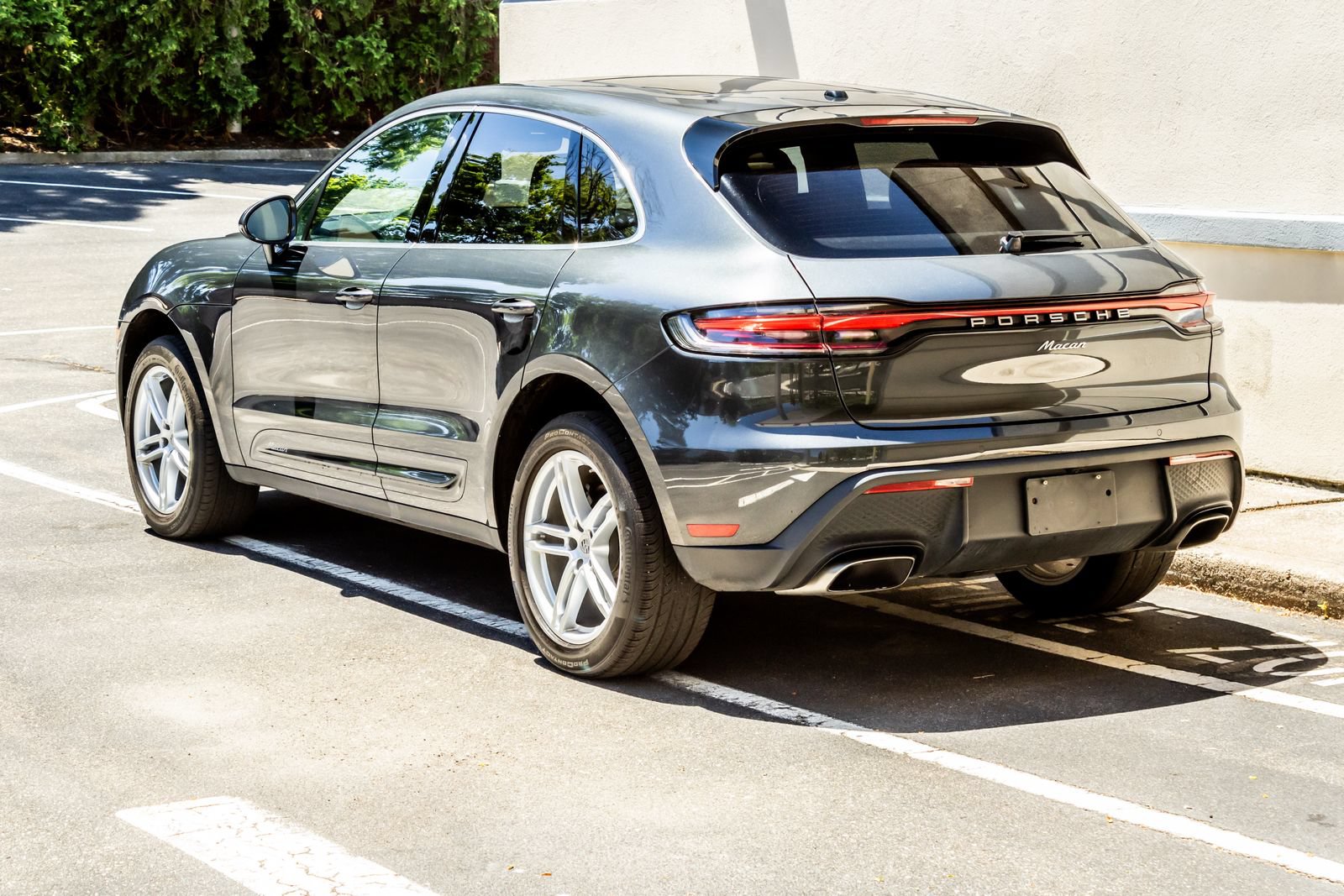 Used 2023 Porsche Macan AWD/4WD image 5