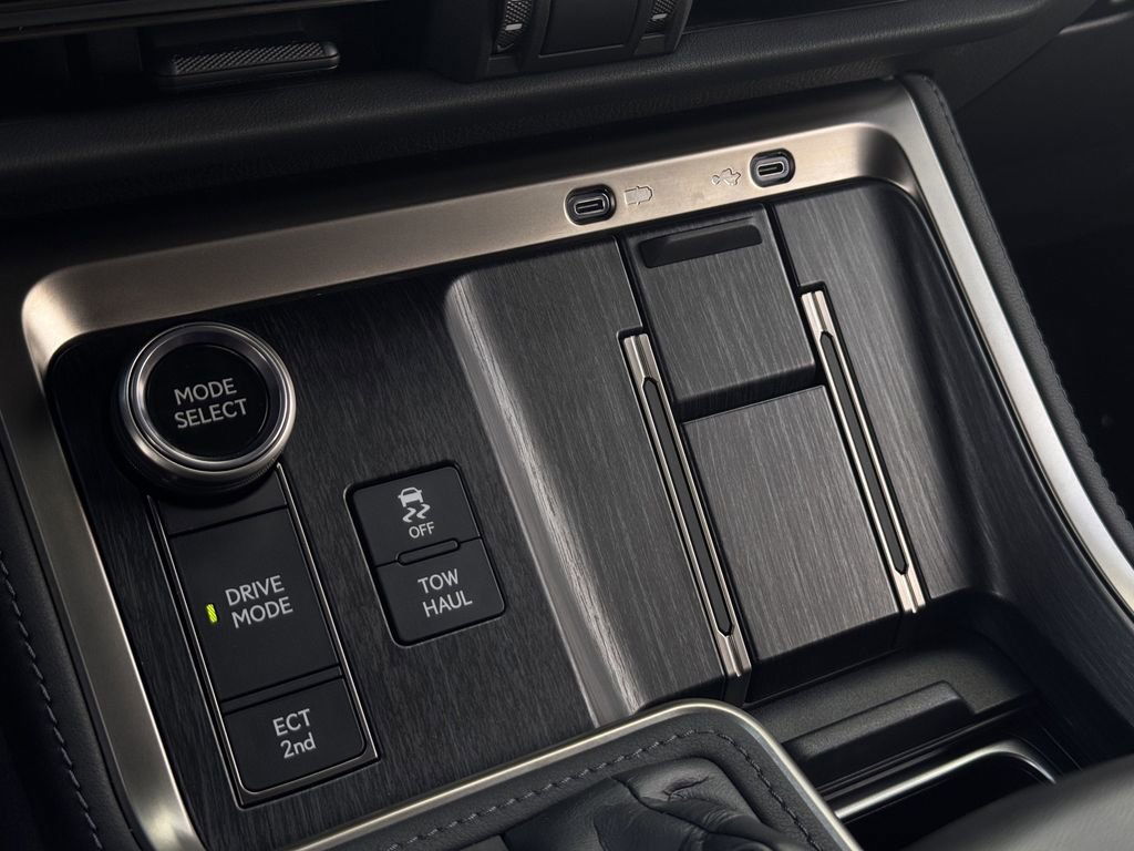 Used 2024 Lexus GX 550 w/ Accessory Package (2T) image 20