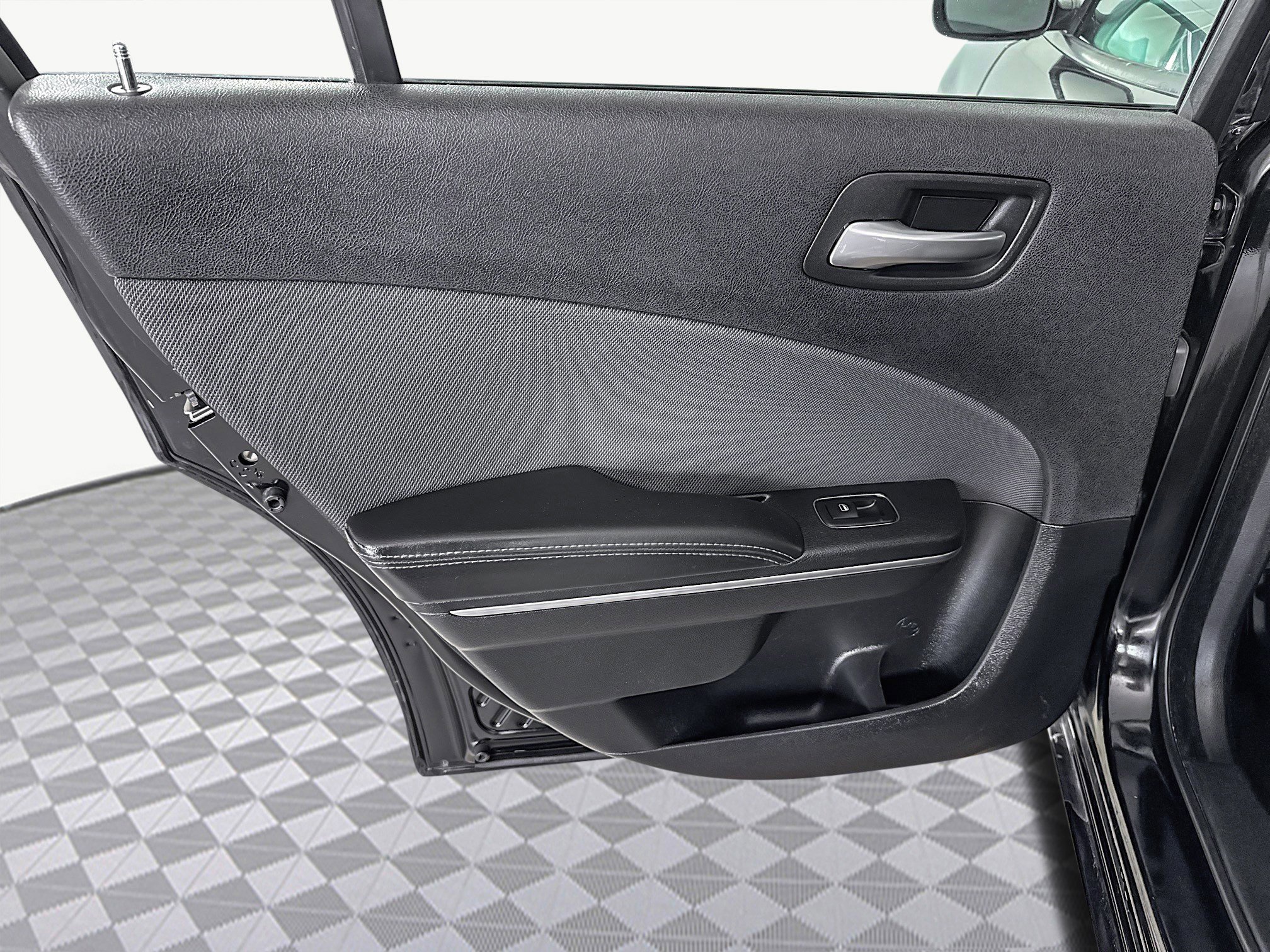 Used 2016 Dodge Charger SE w/ Popular Equipment Group image 25