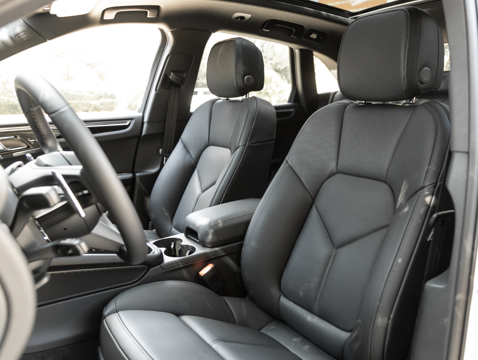 New 2026 Porsche Macan AWD/4WD image 5