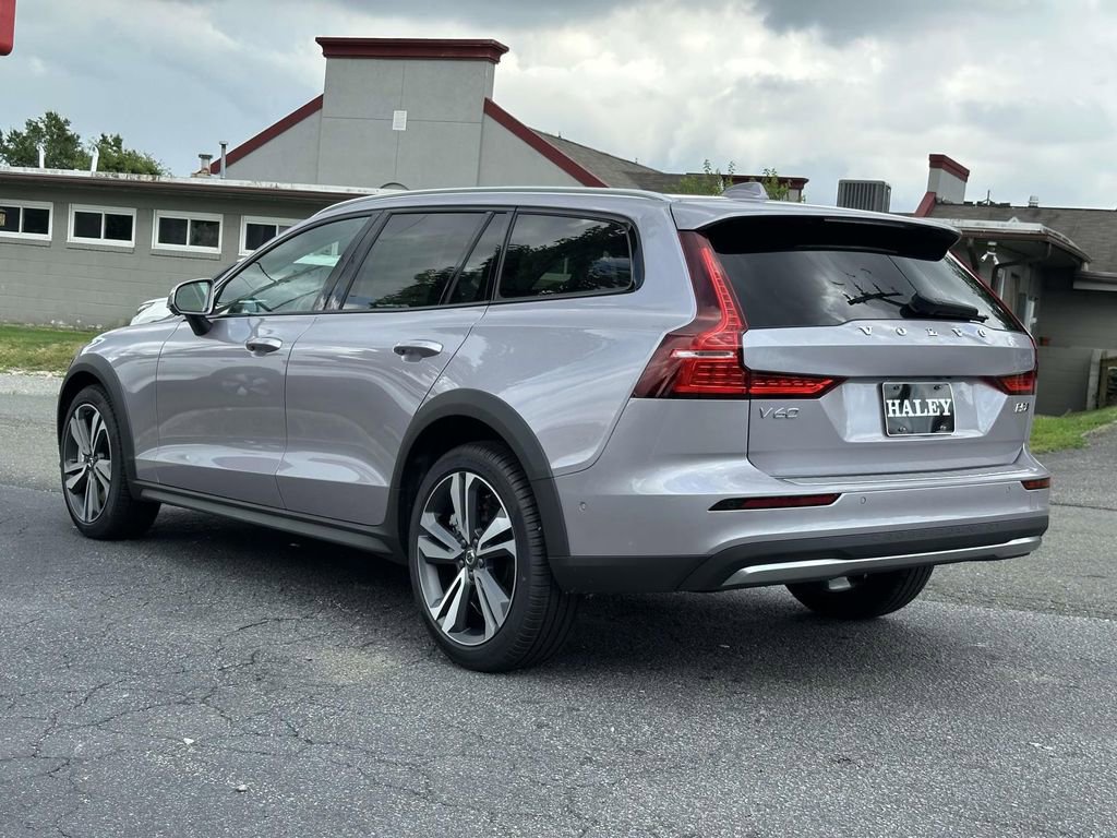 New 2026 Volvo V60 B5 Cross Country Plus w/ Protection Package Premier image 21