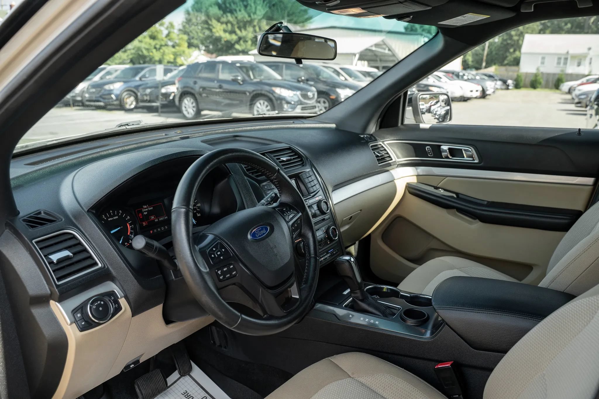 Used 2017 Ford Explorer XLT FWD image 6