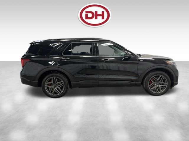 Used 2025 Ford Explorer ST-Line w/ Premium Package image 2