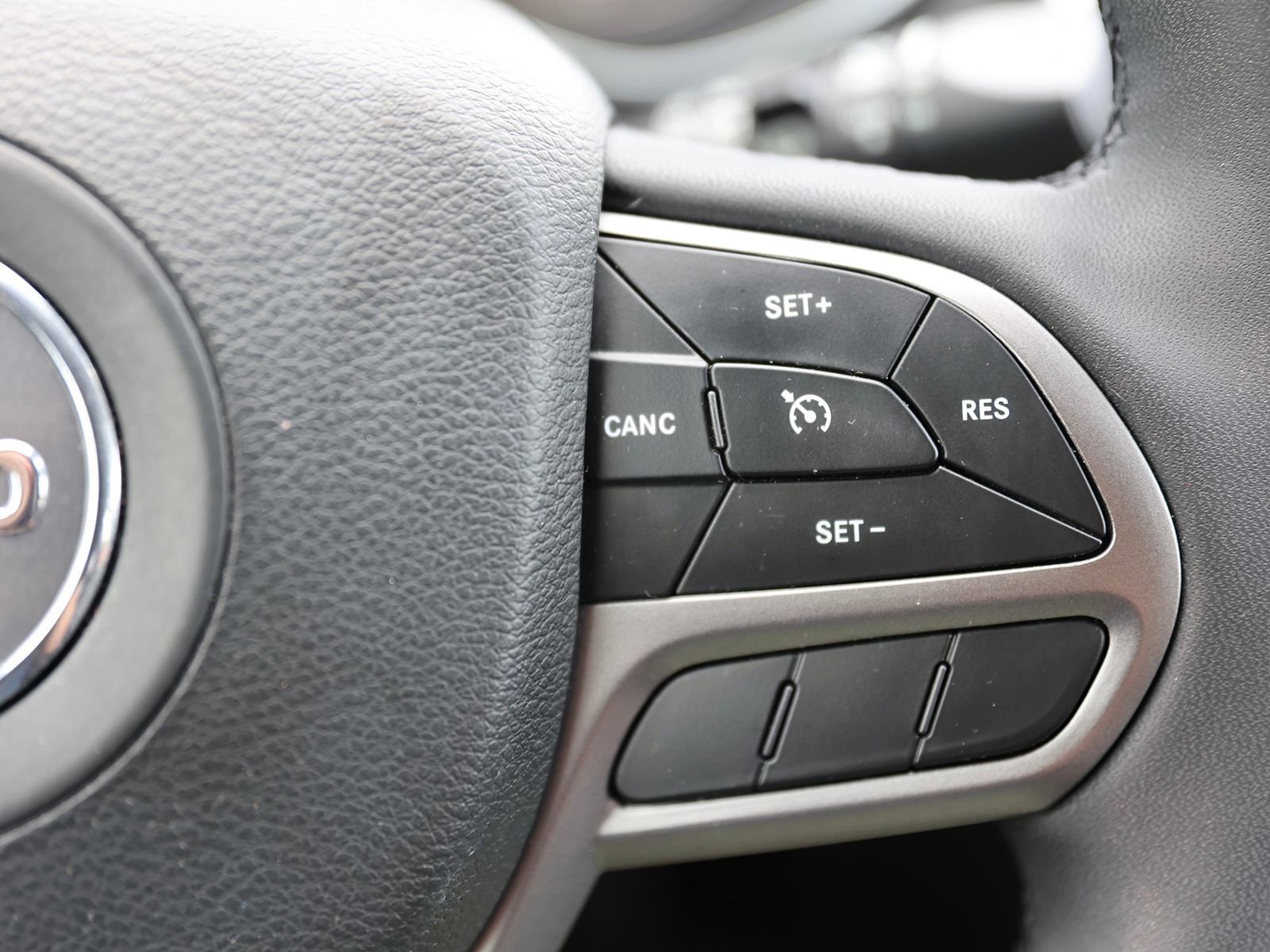 Used 2021 Jeep Cherokee Latitude Lux w/ Comfort/Convenience Group image 40