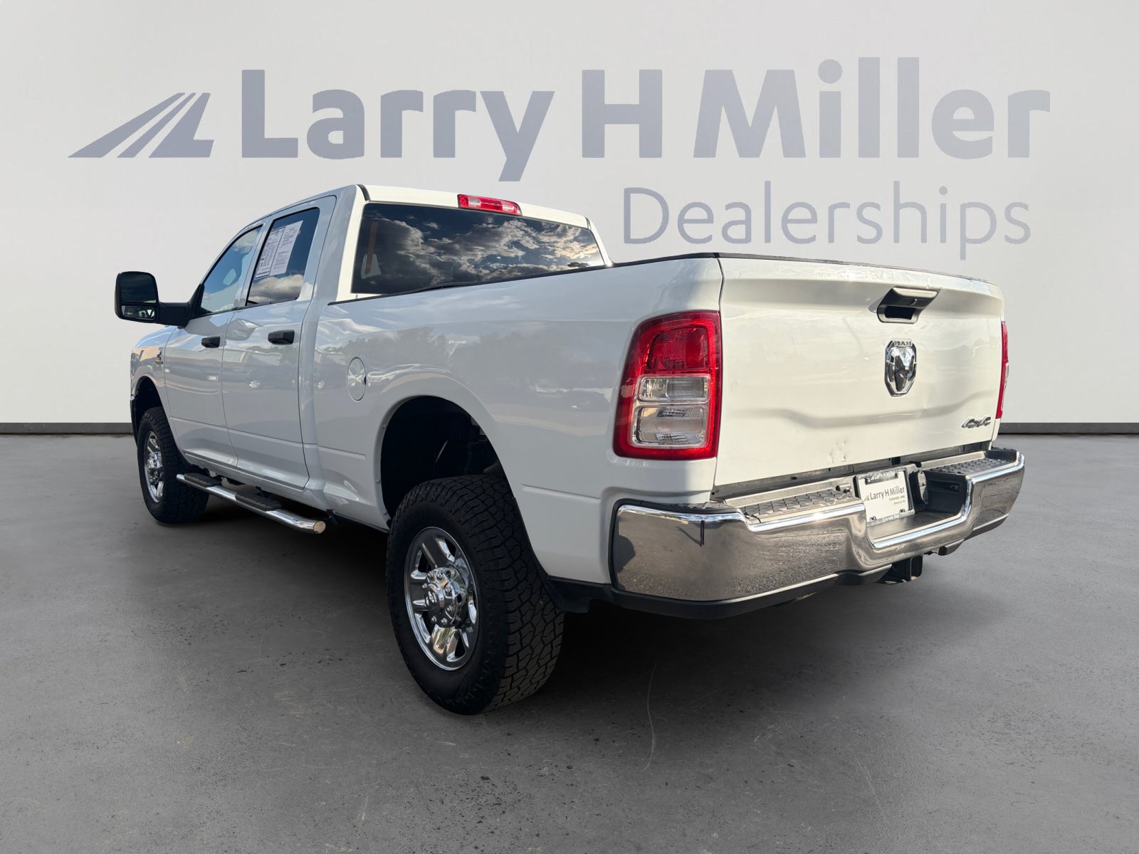Used 2023 RAM 2500 Tradesman w/ Chrome Appearance Group AWD/4WD image 3