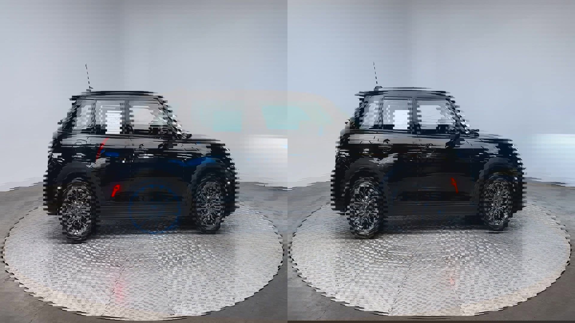 Certified 2025 MINI Cooper S image 9