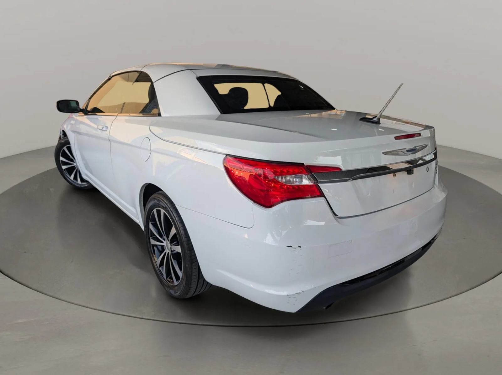 Used 2012 Chrysler 200 S FWD image 7