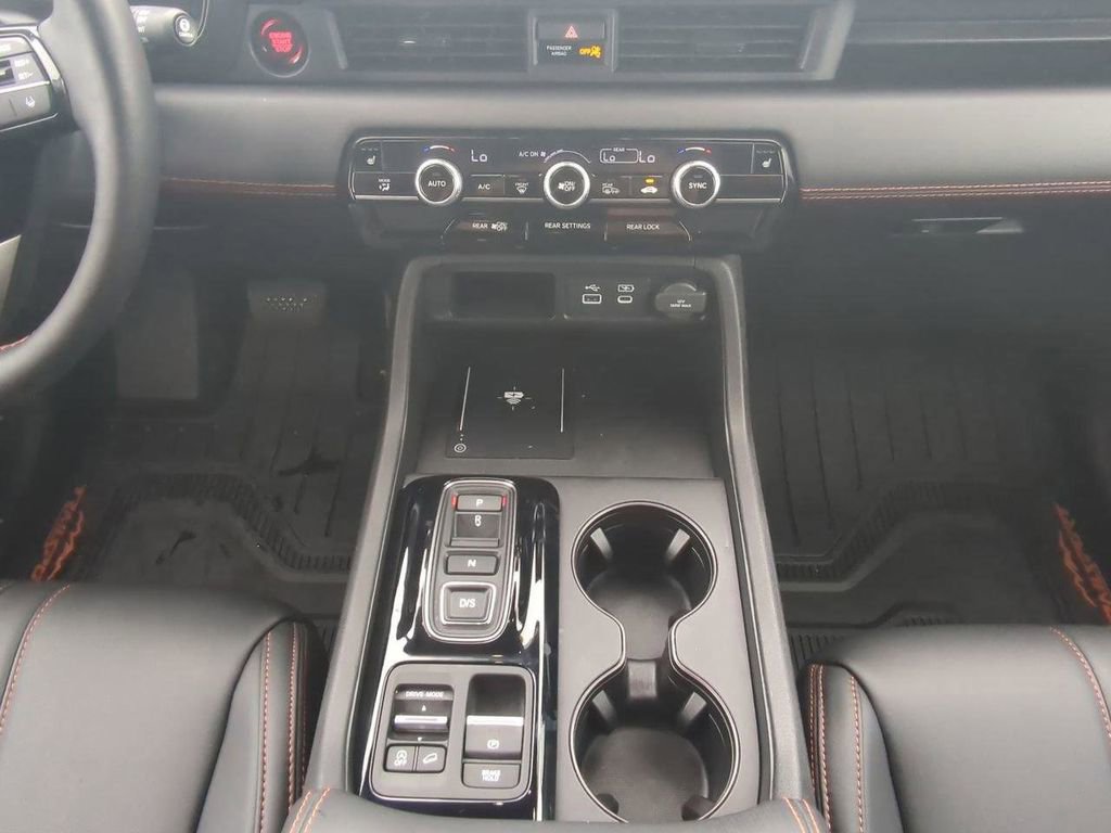 Used 2025 Honda Pilot TrailSport image 19