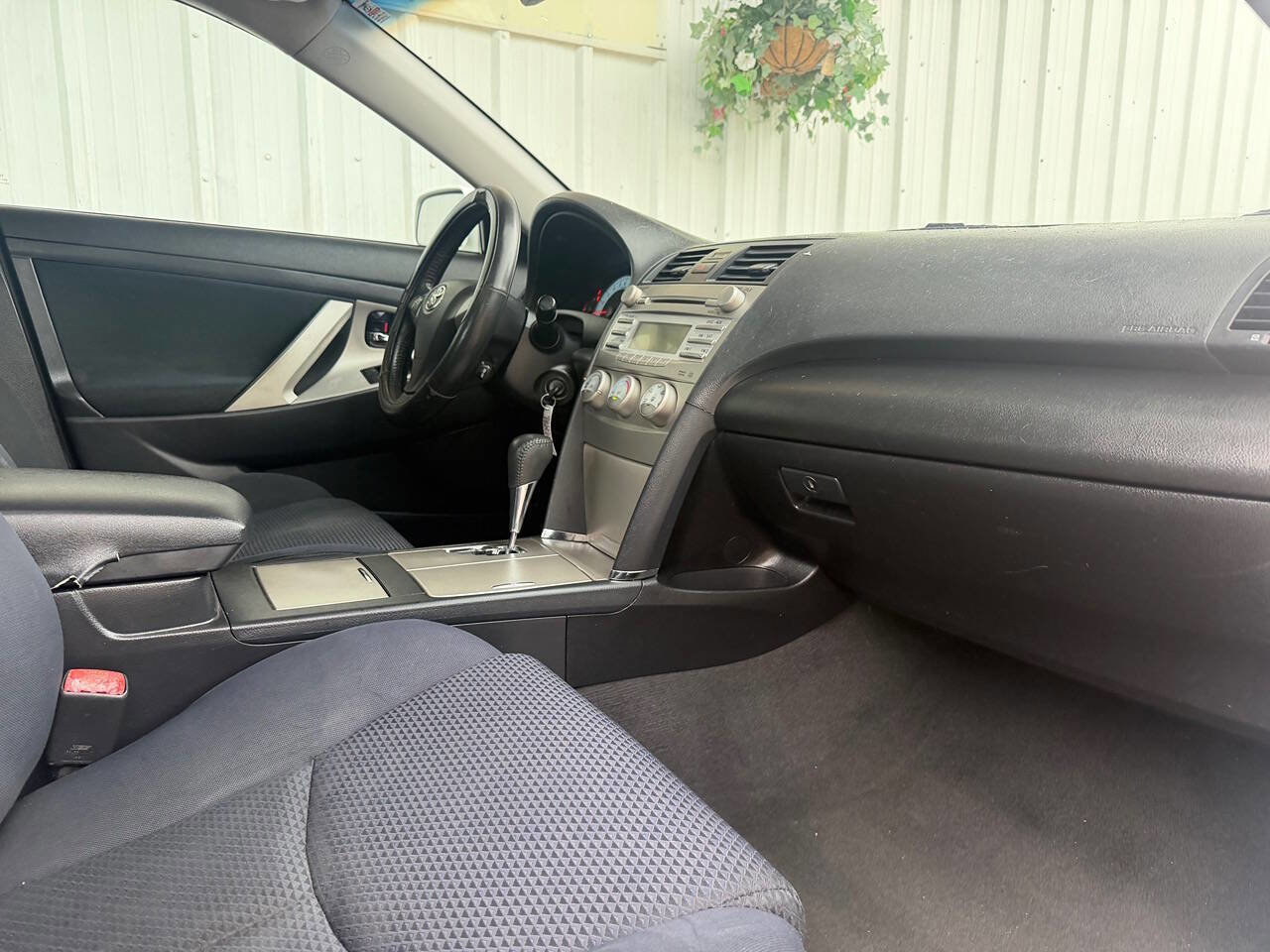 Used 2010 Toyota Camry SE FWD image 14
