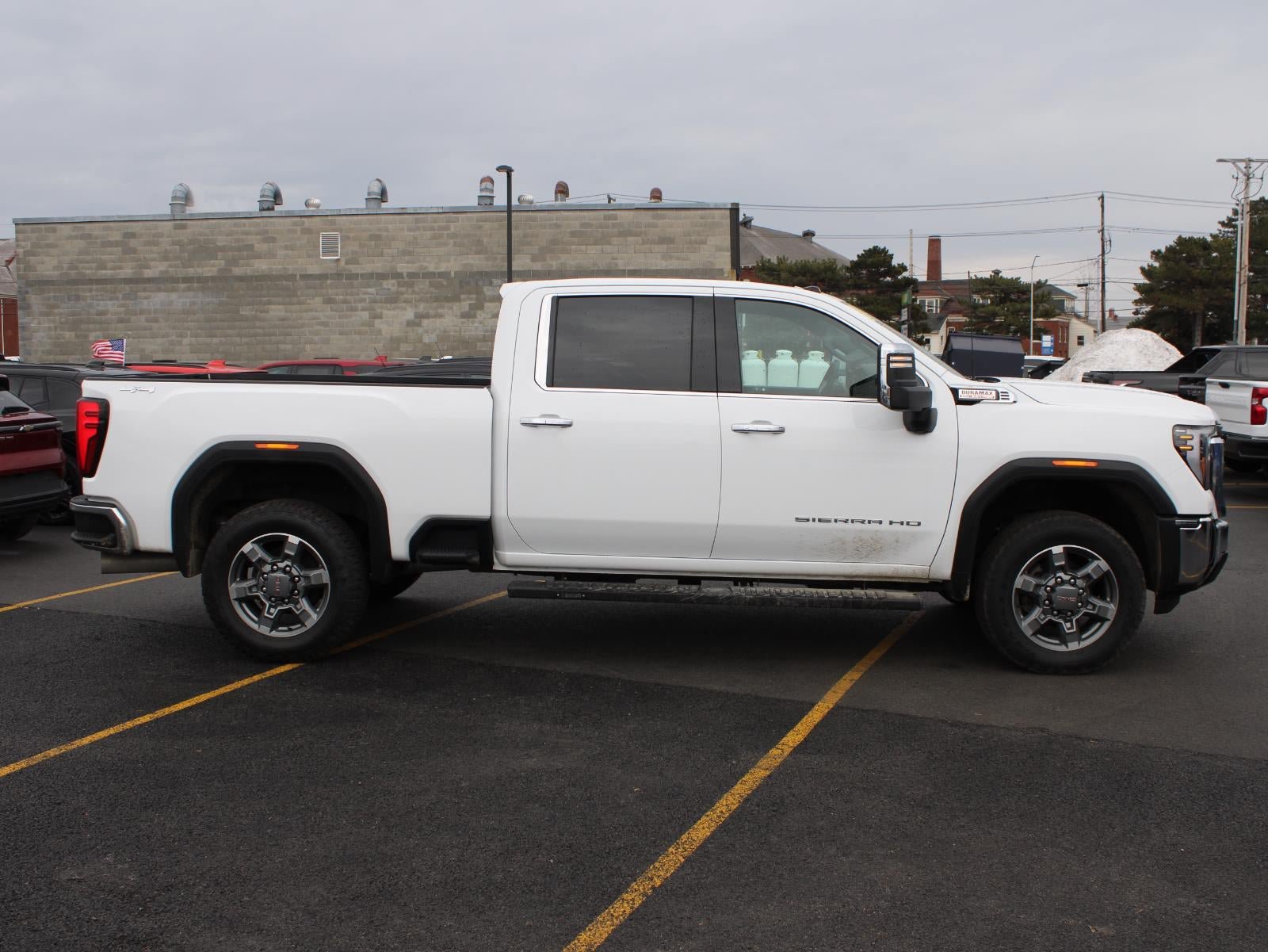 Used 2025 GMC Sierra 2500 SLT w/ SLT Convenience Package AWD/4WD image 4