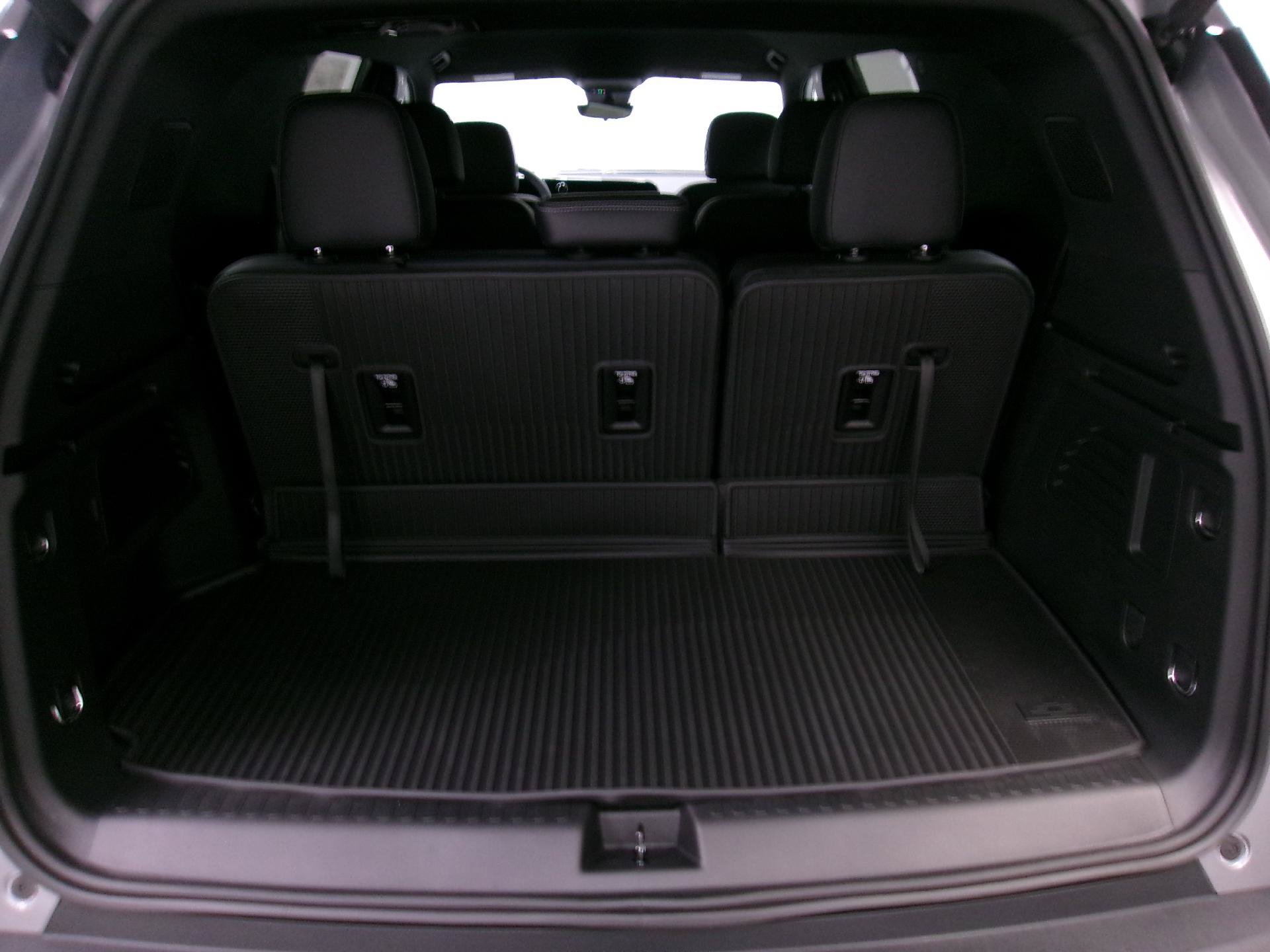 New 2027 Chevrolet Traverse LT w/ Driver Confidence Package FWD image 7